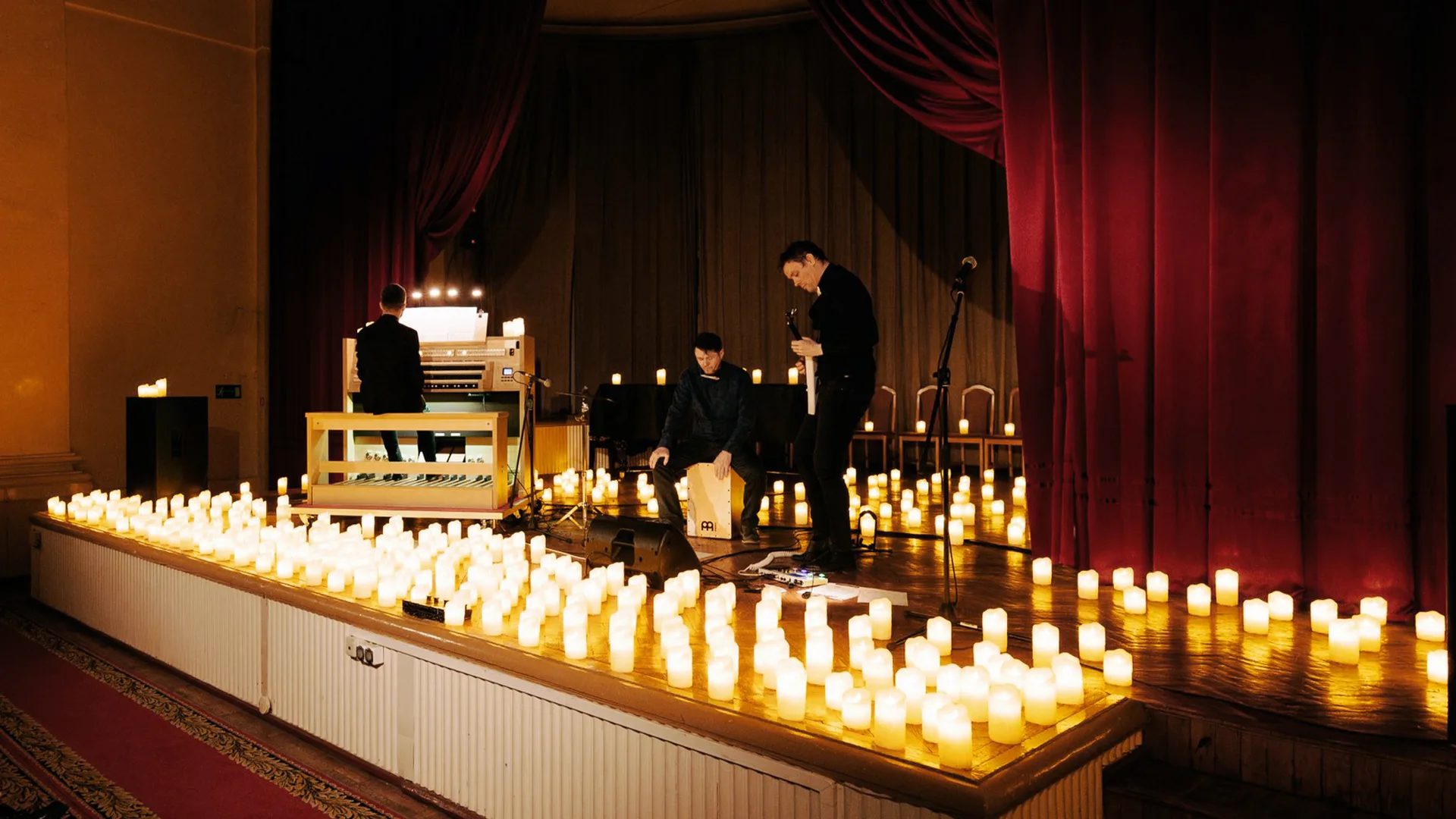 Рок-хиты на органе при свечах