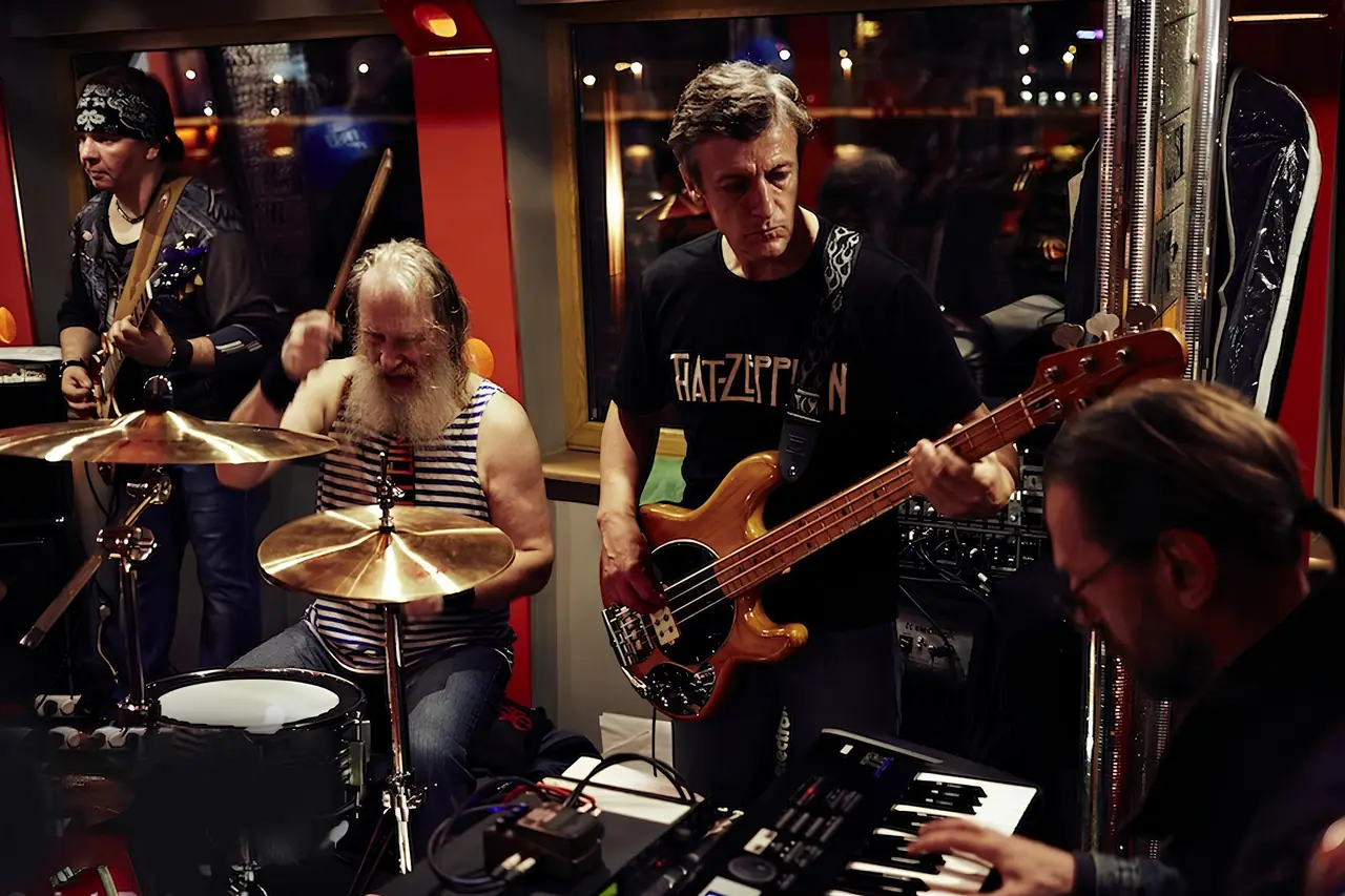 Led Zeppelin Tribute. Рок-классика на теплоходе на маршруте «Большое Петербургское кольцо»