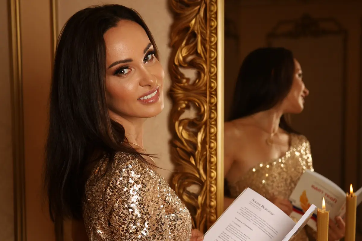 Настя Яковлева. Исцеляющая поэзия при свечах
