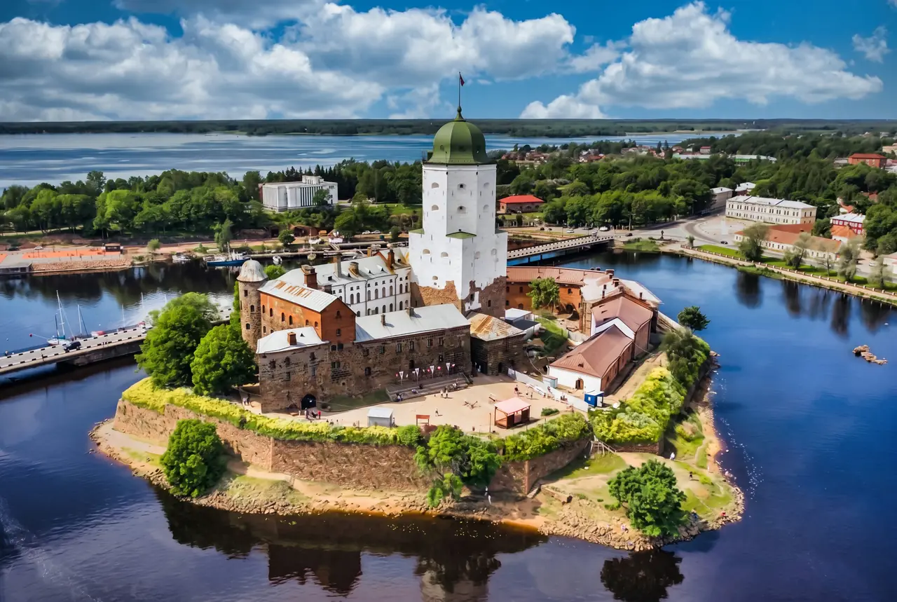 Выборг из Петербурга: замок рыцарей и Монрепо за 1 день