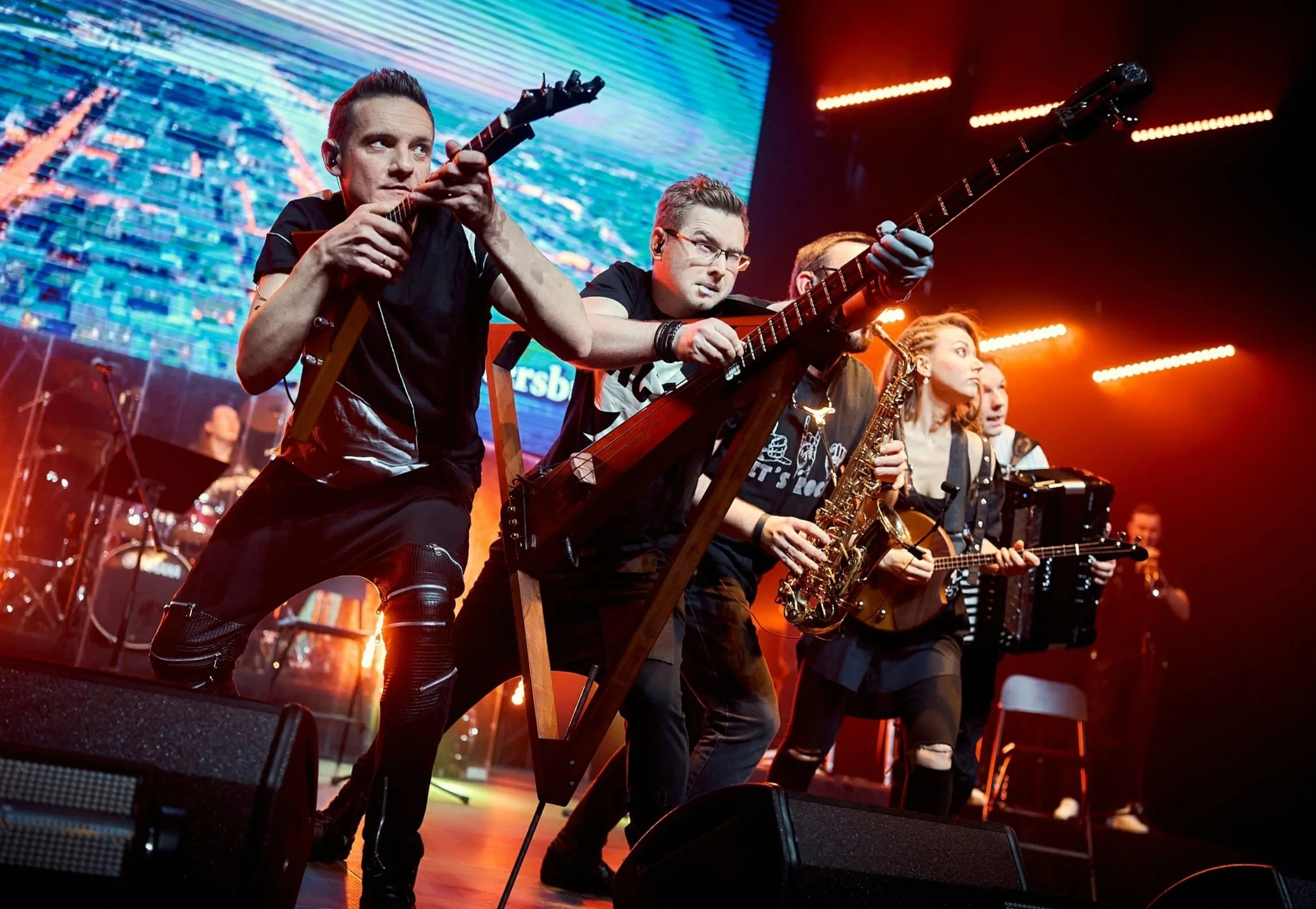 Новогодняя дискотека с Bis-Quit Band: Хиты 80-х, 90-х, 2000-х