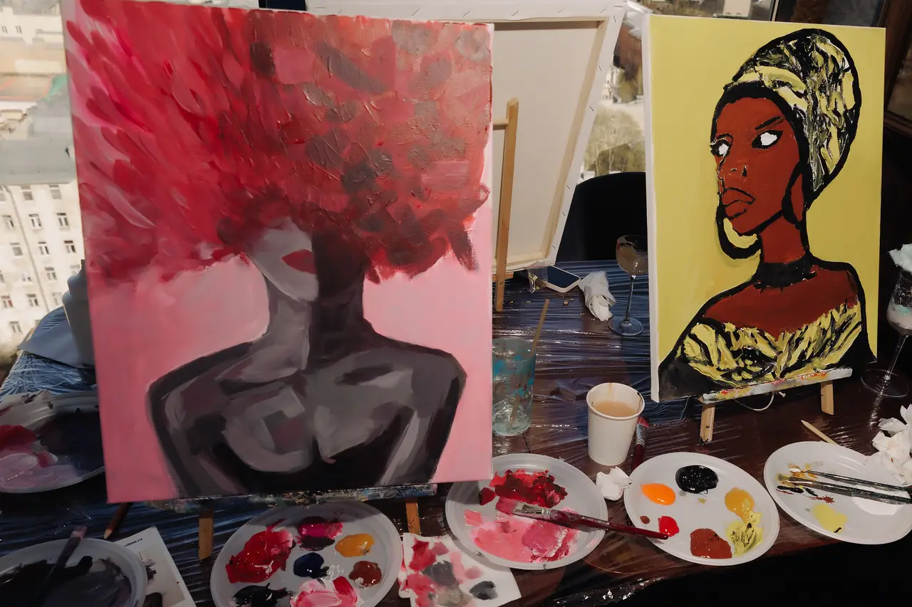 Арт-вечеринка Artvibes. Рисуем акрилом на холсте с видом на Аврору