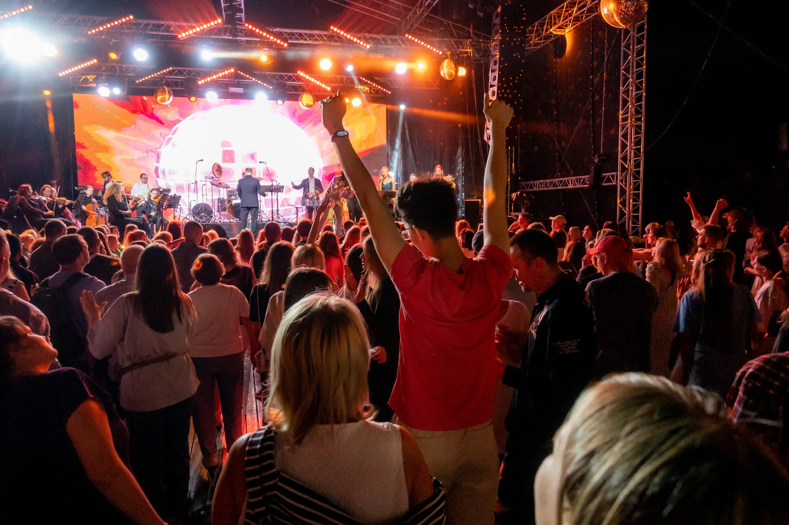 Мировые хиты на крыше с симфоническим оркестром. Olympic Orchestra