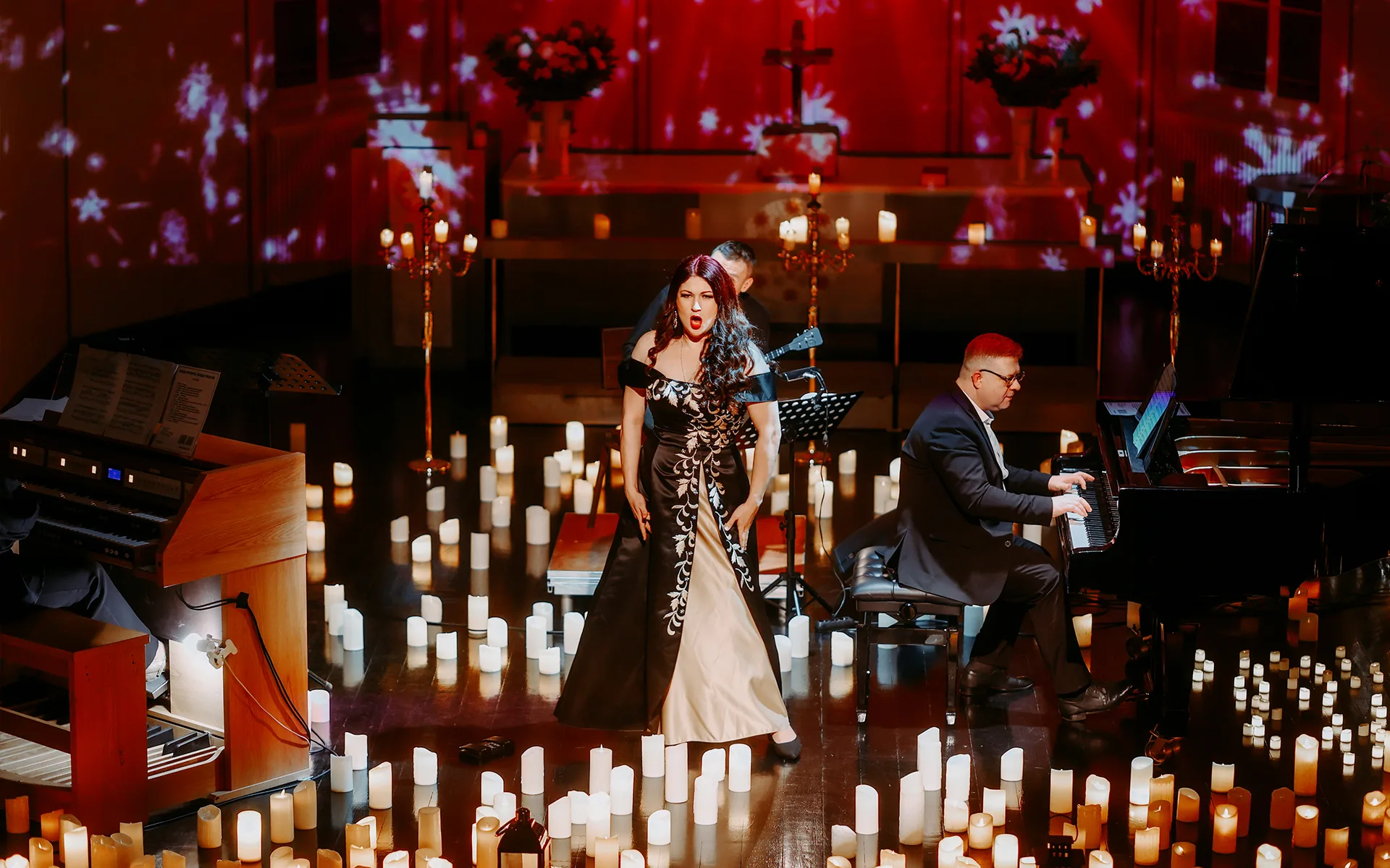 Орган при свечах