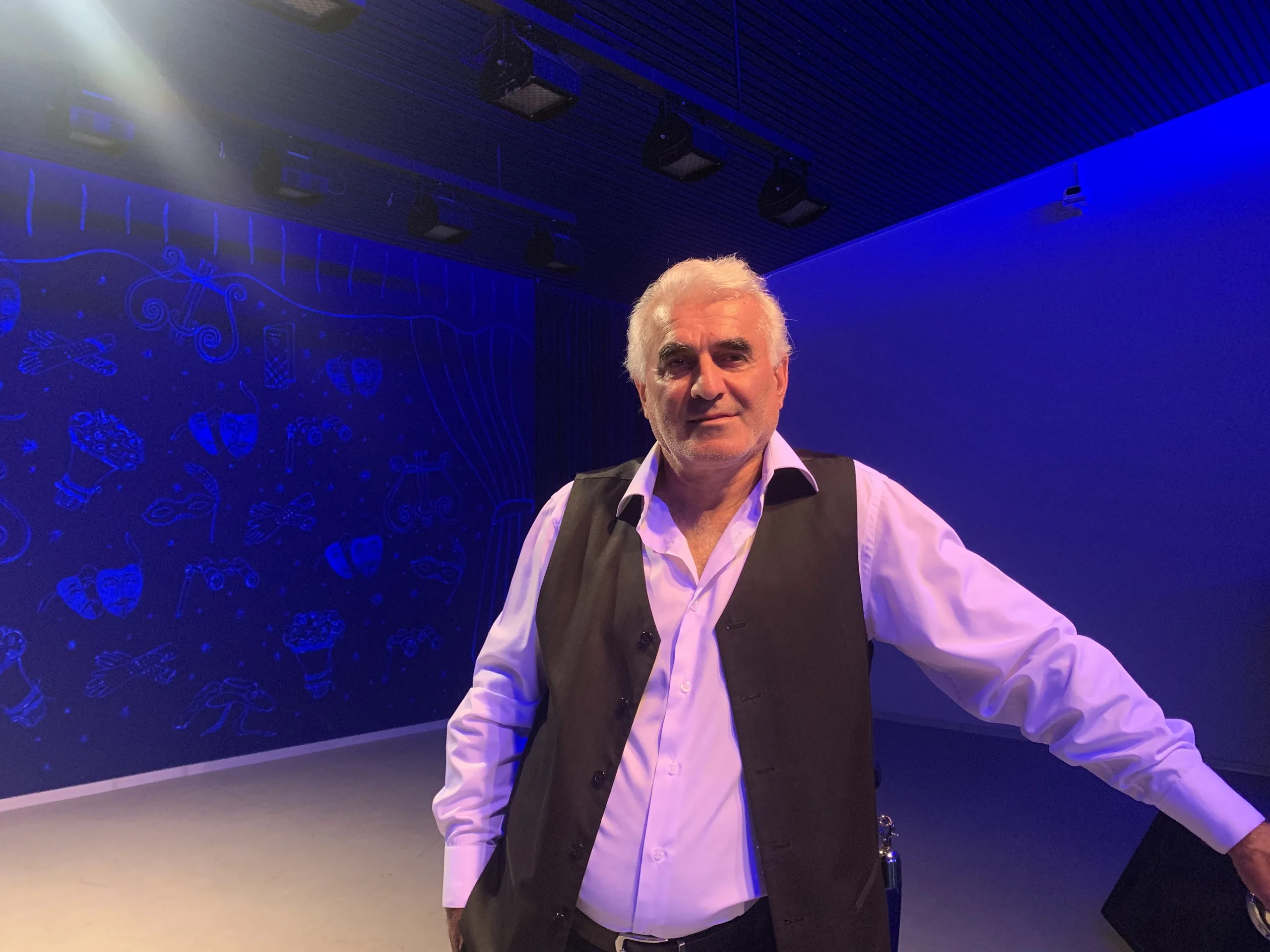 Пока Земля ещё вертится. Булату Окуджаве посвящается