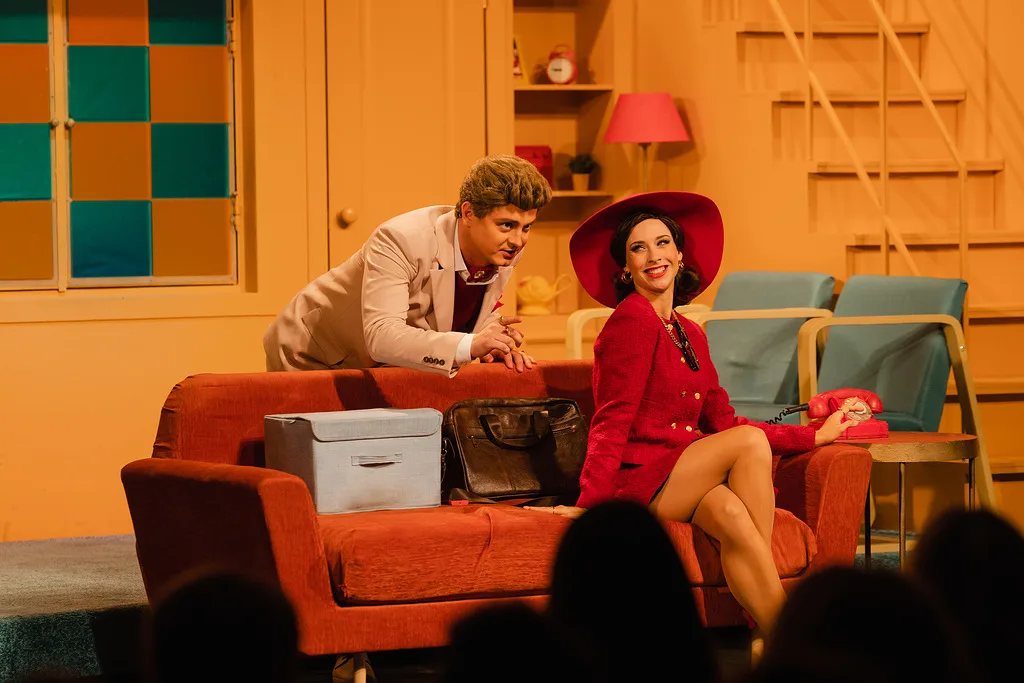 Шум за сценой