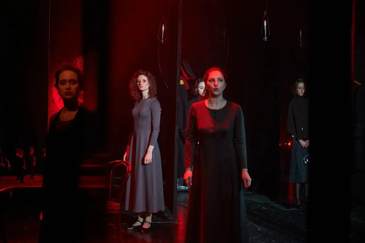 Три сестры. Игра в солдатики