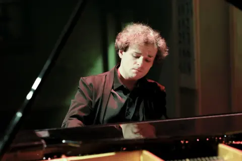 Евгений Савельев. Лодка в океане