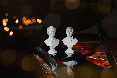 Моцарт и Шопен при свечах