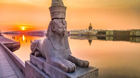 Обзорная экскурсия по центру Петербурга и Кунсткамера без очереди