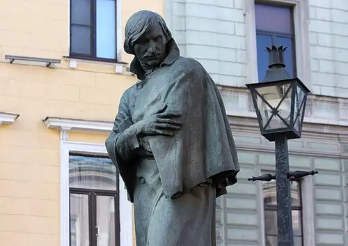 Петербург Гоголя с членом Союза писателей