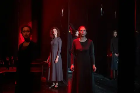 Три сестры. Игра в солдатики